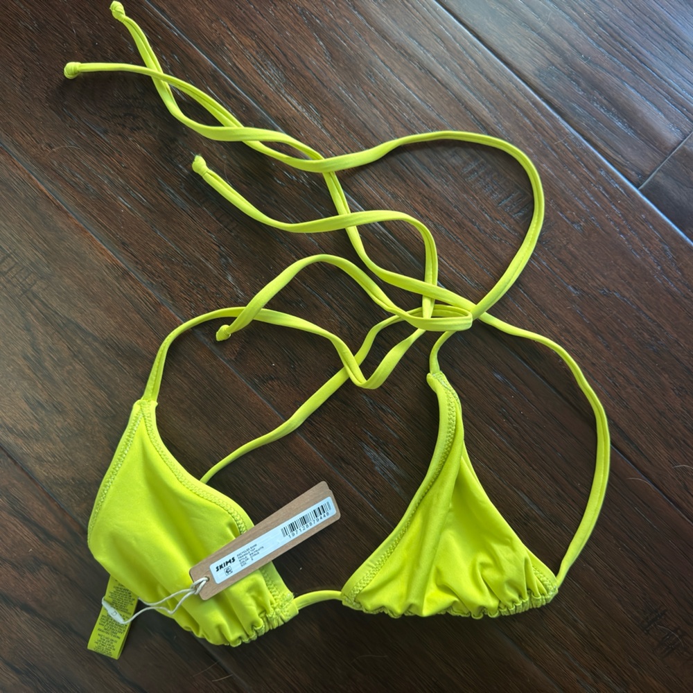 SKIMS SWIM TRIANGLE BIKINI TOP Small NWT Citrus
